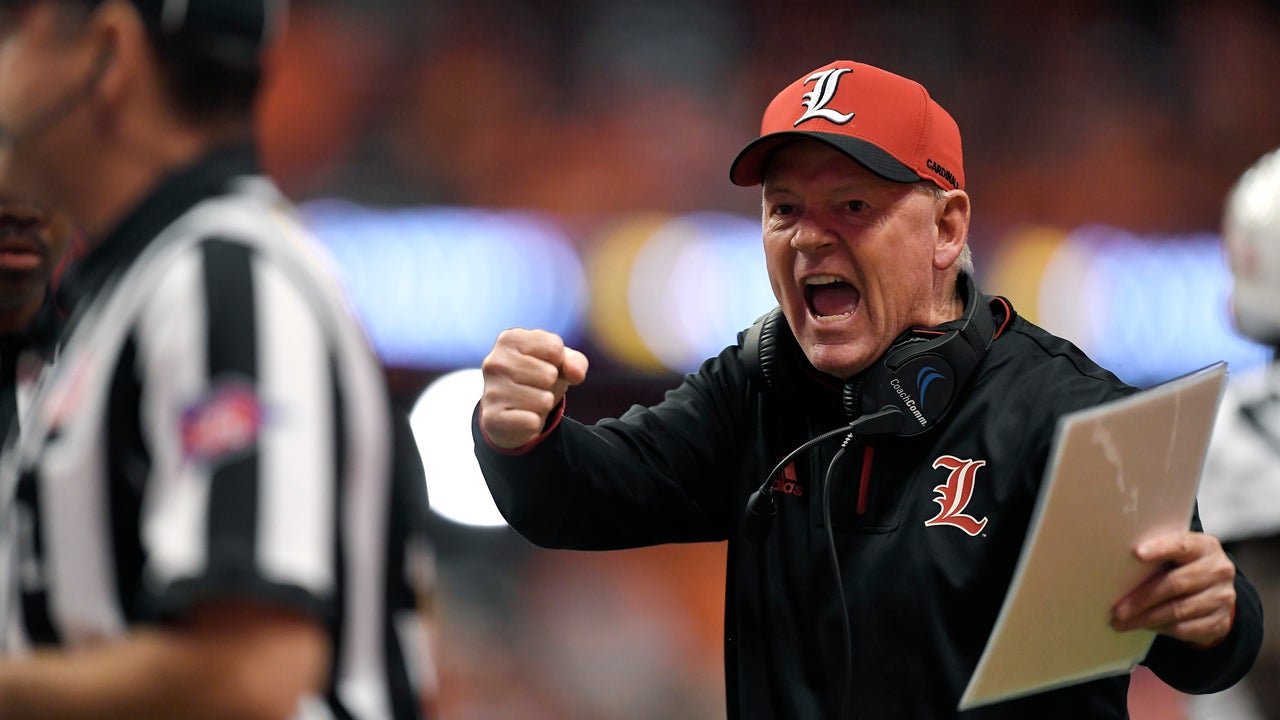 Louisville fires head coach Bobby Petrino with team 2-8